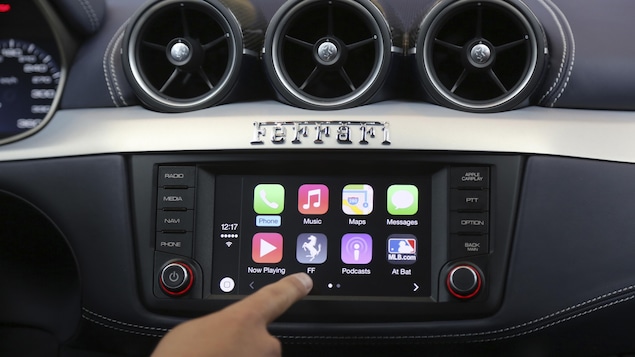 Un sytème d'infodivertissement dans une Ferrari.