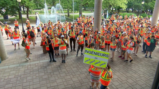 Ils manifestent.