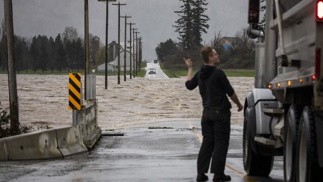 Les inondations en Colombie-Britannique menacent les chaînes d’approvisionnement