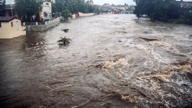 Une rivière en crue. Une rivière en crue.
