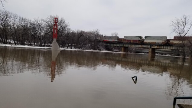 Une partie du sentier riverain à La Fourche accessible après une longue inondation