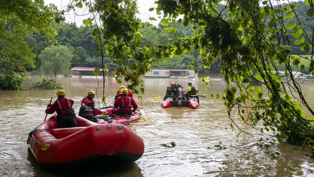 Dans le Kentucky inondé, du porte-à-porte pour compter les morts