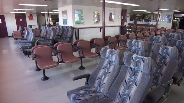 Le salon des passagers du Félix-Antoine Savard est loin du confort de celui du F.A. Gauthier. Le salon des passagers du Félix-Antoine Savard est loin du confort de celui du F.A. Gauthier.