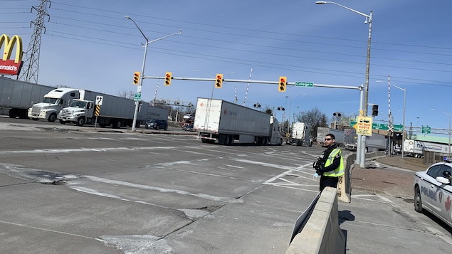 La police toujours omniprésente dans le secteur du pont Ambassador