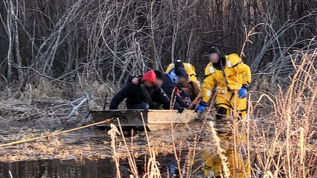 9 people rescued near Manitoba border were part of human smuggling ...