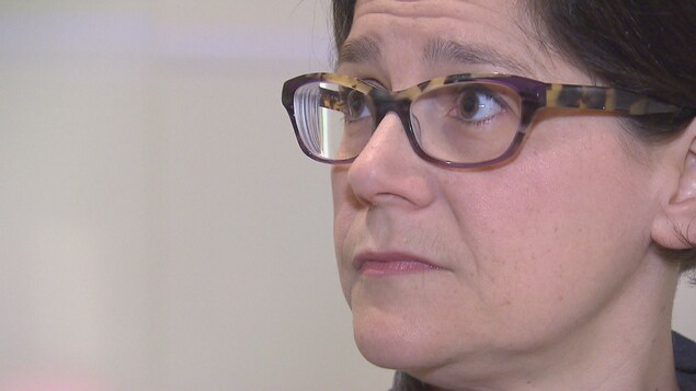 L'auteure Isabelle Hubert lors d'une entrevue L'auteure Isabelle Hubert lors d'une entrevue