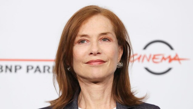 Isabelle Huppert prend la pose à Rome.