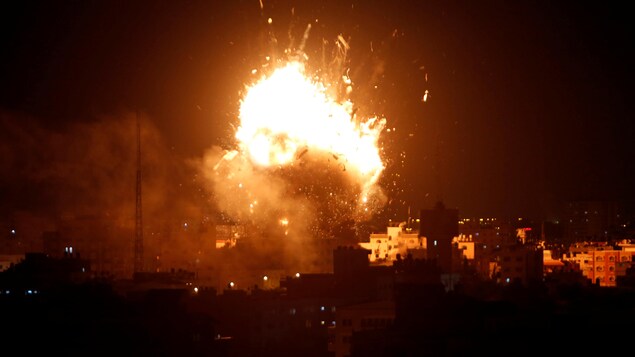 Un raid israélien fait exploser une station de télévision du Hamas à Gaza. L'Égypte a réussi à calmer les deux belligérants. Un raid israélien fait exploser une station de télévision du Hamas à Gaza. L'Égypte a réussi à calmer les deux belligérants.