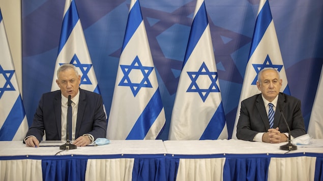 Les deux politiciens en conférence de presse.