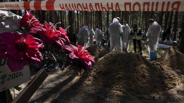 La Russie qualifie de « mensonge » la découverte de centaines de tombes à Izioum