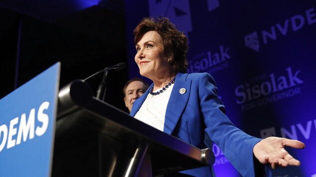 La représentante démocrate Jacky Rosen s'adresse à ses partisans après sa victoire. La représentante démocrate Jacky Rosen s'adresse à ses partisans après sa victoire.