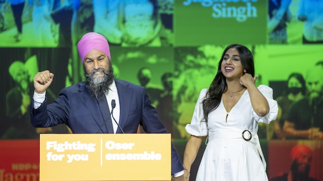 加拿大新民主黨領袖 Jagmeet Singh 和夫人 Gurkiran Kaur Sidhu 在大選后.