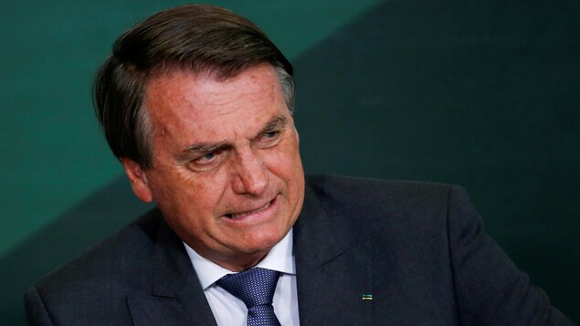 Des sénateurs demandent la suspension des comptes de Bolsonaro sur les réseaux sociaux