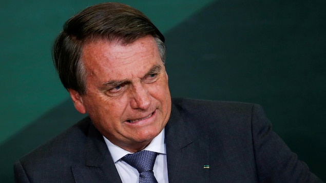 Des sénateurs demandent la suspension des comptes de Bolsonaro sur les réseaux sociaux