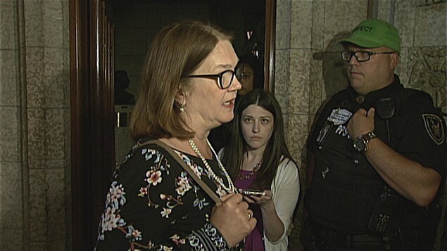 Jane Philpott répond aux questions des journalistes. Jane Philpott répond aux questions des journalistes.