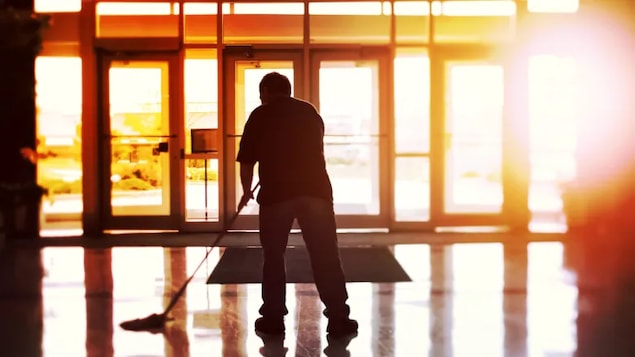 New measures to be announced Monday by the Ontario government will give the province the power to shut down firms that recruit and place temporary workers if they violate employment standards.