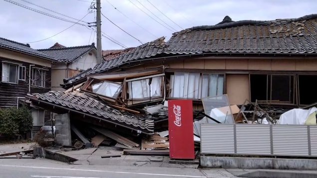 更新】日本大地震已致4人死亡，最高7.6级的系列地震触发海啸警告 