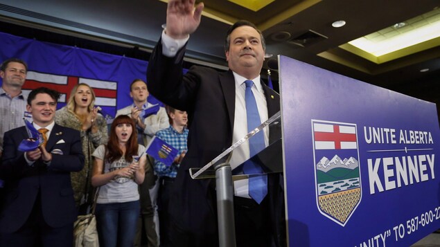 Jason Kenney au lancement de sa campagne à la direction du Parti progressiste-conservateur de l'Alberta. Jason Kenney au lancement de sa campagne à la direction du Parti progressiste-conservateur de l'Alberta.