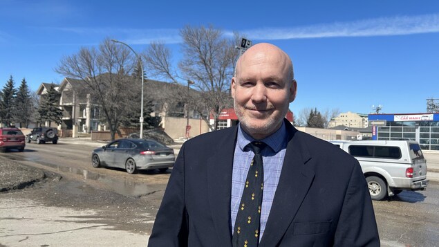 Le conseiller municipal d'Elmwood-Kildonan Est, Jason Schreyer, au printemps 2025.