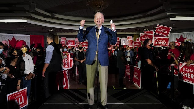 Chrétien et Mulroney appelés en renfort pour fouetter les troupes