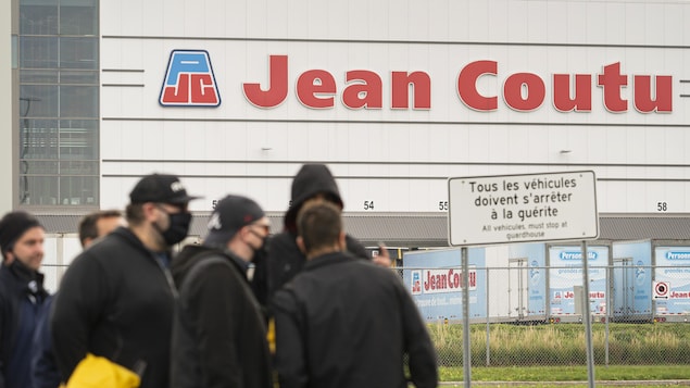 Fin Du Lock Out Au Centre De Distribution De Jean Coutu A Varennes Radio Canada Ca