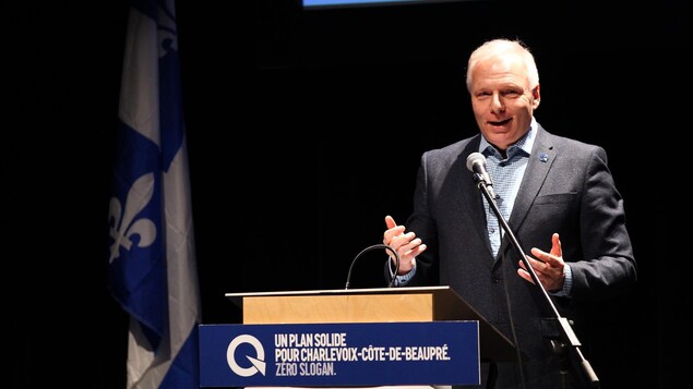 Jean-François Lisée, chef du PQ, lors d'un discours pendant l'assemblée d'investiture de Nathalie Leclerc. Jean-François Lisée, chef du PQ, lors d'un discours pendant l'assemblée d'investiture de Nathalie Leclerc.
