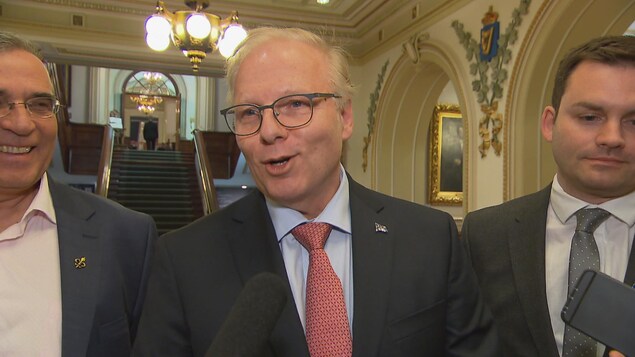 Le chef du Parti québécois Jean-François Lisée croit qu'il faut fermer le chemin Roxham, point de passage maintenant reconnu pour traverser la frontière canado-américaine de façon irrégulière.