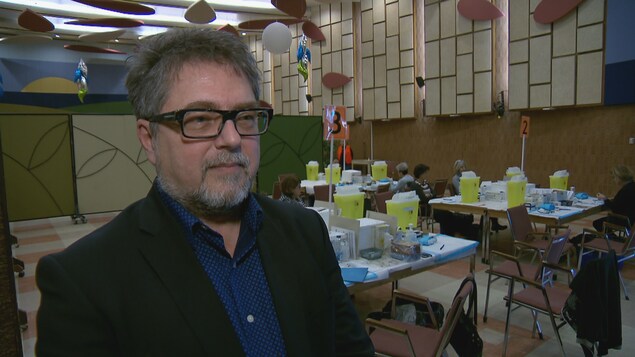 Jean Gosselin, coordonnateur de la campagne de vaccination contre la grippe de la Capitale-Nationale lors d'une entrevue Jean Gosselin, coordonnateur de la campagne de vaccination contre la grippe de la Capitale-Nationale lors d'une entrevue