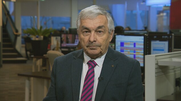 Jean-Louis Chaumel, coordonnateur du projet Métro train électrique autonome lors d'une entrevue dans les bureaux de Radio-Canada à Rimouski Jean-Louis Chaumel, coordonnateur du projet Métro train électrique autonome lors d'une entrevue dans les bureaux de Radio-Canada à Rimouski