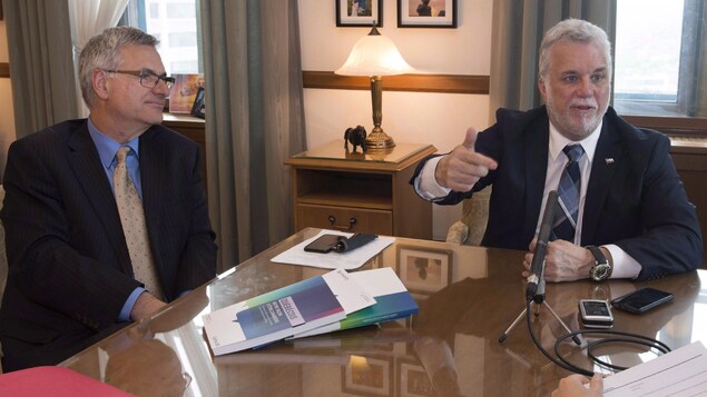 Le ministre responsable des Relations canadiennes et de la Francophonie canadienne, Jean-Marc Fournier, accompagne le premier ministre Philippe Couillard dans une entrevue la veille du dévoilement de la Politique d'affirmation du Québec et de relations canadiennes. Le ministre responsable des Relations canadiennes et de la Francophonie canadienne, Jean-Marc Fournier, accompagne le premier ministre Philippe Couillard dans une entrevue la veille du dévoilement de la Politique d'affirmation du Québec et de relations canadiennes.
