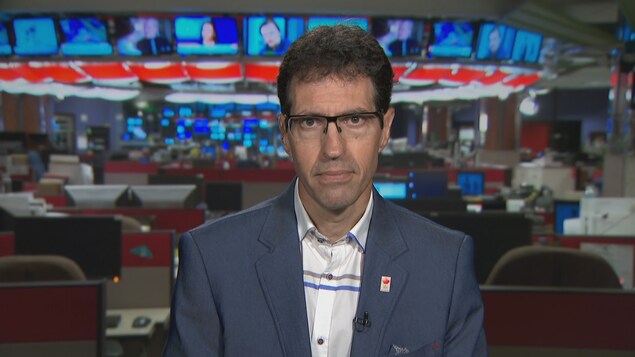 Jean-Pierre Corbeil dans les studios de Radio-Canada à Ottawa. Jean-Pierre Corbeil dans les studios de Radio-Canada à Ottawa.
