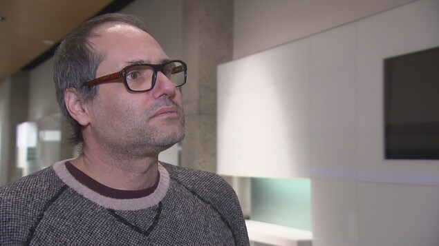 Le metteur en scène Jean-Sébastien Ouellette, lors d'une entrevue Le metteur en scène Jean-Sébastien Ouellette, lors d'une entrevue