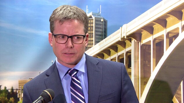 Jeff Jorgenson donne une entrevue.