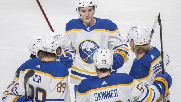 Jeff Skinner marque quatre buts et le Canadien s’incline 5-3 devant les Sabres