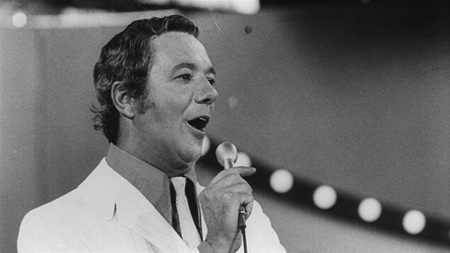 Le chanteur Jen Roger en 1970. Le chanteur Jen Roger en 1970.