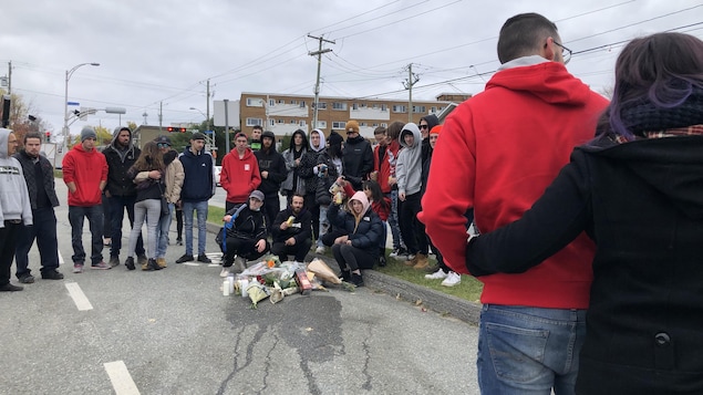 Une quarantaine de personnes rassemblées en hommage à Jérémy Harvey