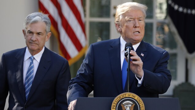 Le 2 novembre 2017, le président américain Donald Trump annoncait la nomination de Jerome Powell (à gauche) pour le poste de président de la banque centrale. Le 2 novembre 2017, le président américain Donald Trump annoncait la nomination de Jerome Powell (à gauche) pour le poste de président de la banque centrale.
