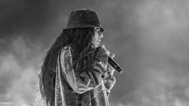 Osheaga, jour 2 : La pluie, les contrastes et Jessie Reyez