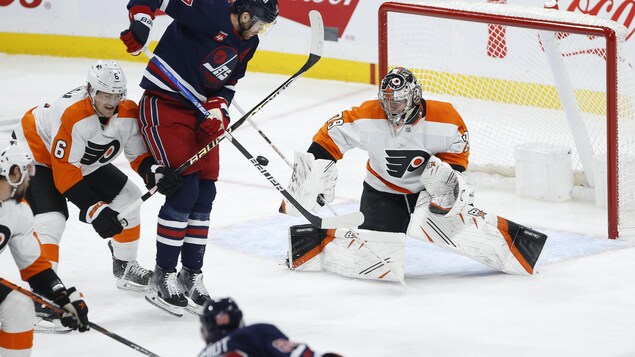 Les Flyers dominent les Jets 4-0 à Winnipeg