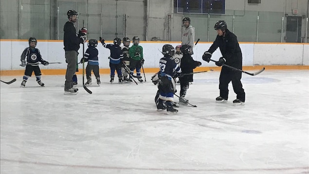 Impossible de dire quand les sports scolaires reprendront, dit la ministre de la Santé