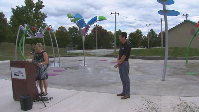 Des jeux d’eau attendus inaugurés au parc Jardins-Fleuris