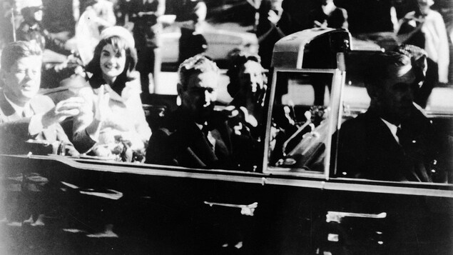 Une photo de JFK et son épouse à Dallas présentée à la commission Warren