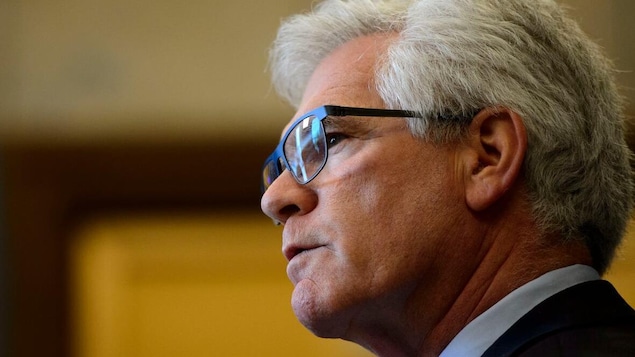 Jim Carr est vu de près et de profil.