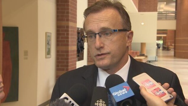 Le ministre de la Santé de la Saskatchewan, Jim Reiter Le ministre de la Santé de la Saskatchewan, Jim Reiter