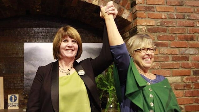 Jo-Ann Roberts et Elizabeth May. Jo-Ann Roberts et Elizabeth May.