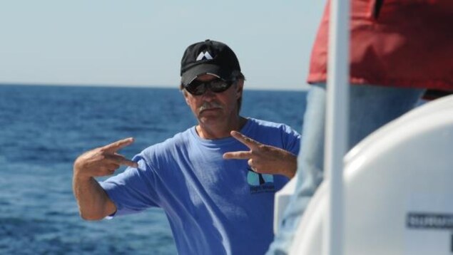 Joe Howlett est mort le 10 juillet, durant une opération de sauvetage d'une baleine. Joe Howlett est mort le 10 juillet, durant une opération de sauvetage d'une baleine.