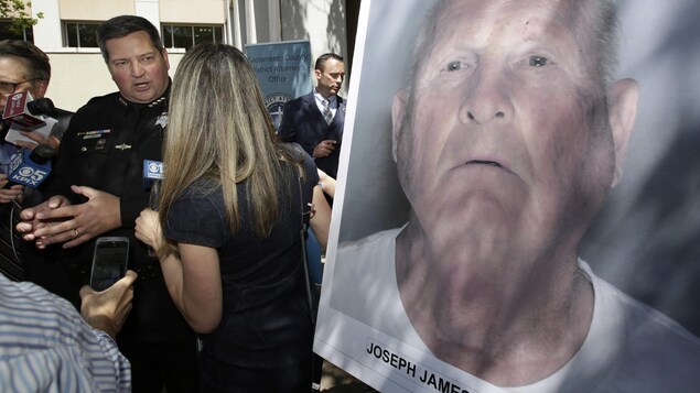 Le shérif du comté de Sacramento, Scott Jones, répond aux questions des journalistes après l'arrestation de Joseph James DeAngelo le 25 avril 2018. Le shérif du comté de Sacramento, Scott Jones, répond aux questions des journalistes après l'arrestation de Joseph James DeAngelo le 25 avril 2018.