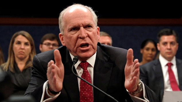 L'ancien directeur de la CIA, John Brennan, témoigne devant la commission du Renseignement du Sénat américain, le 23 mai 2017. L'ancien directeur de la CIA, John Brennan, témoigne devant la commission du Renseignement du Sénat américain, le 23 mai 2017.