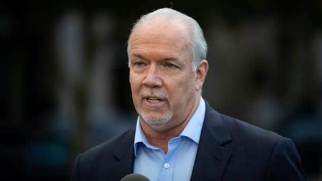 Le premier ministre John Horgan se remet de son opération, indique son bureau