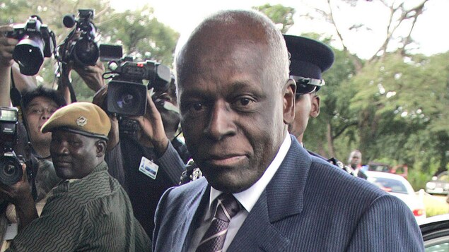 Angola : mort de l’ex-président Dos Santos, à la tête du pays pendant 38 ans